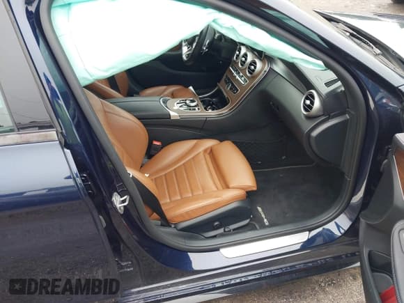 ✅ 2020 Mercedes-Benz C 43 AMG • VIN: W1KWF6EB0LR596187 • Lot: 42644855. Wystawiony na IAAI z przebiegiem 64 260 mil. Bezpłatny archiwum sprzedaży aukcyjnych z USA i szczegółowy raport historii pojazdu na DreamBid. Zdjęcie 5.