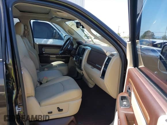 2017 Ram 1500 Laramie z VIN 1C6RR6NT8HS642959, wystawiony jako IAAI lot #43053989 z przebiegiem 88 050 mil mil oraz . Historia ofert i sprzedaży dostępna na DreamBid. Obrazek 5.