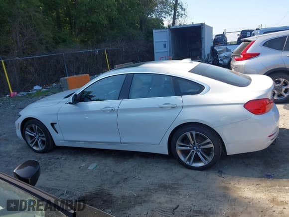 ✅ 2017 BMW 4 Series 430i xDrive • VIN: WBA4F9C39HG812679 • Lot: 42557349. Listed on IAAI with 141,323 mi. Free auction sales archive from the USA and detailed vehicle history report at DreamBid. Image 14.