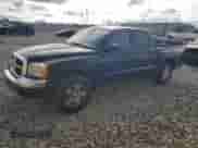 2005 Dodge Dakota SLT z VIN 1D7HE48N25S304783, wystawiony jako Copart lot #79870154 z przebiegiem 205 493 mil mil oraz Czysty tytuł • Clean title. Historia ofert i sprzedaży dostępna na DreamBid. Obrazek 1.