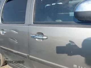 2007 Chevrolet Suburban LT z VIN 3GNFC16J77G288460, wystawiony jako IAAI lot #43473742 z przebiegiem 229 092 mil mil oraz . Historia ofert i sprzedaży dostępna na DreamBid. Obrazek 6.