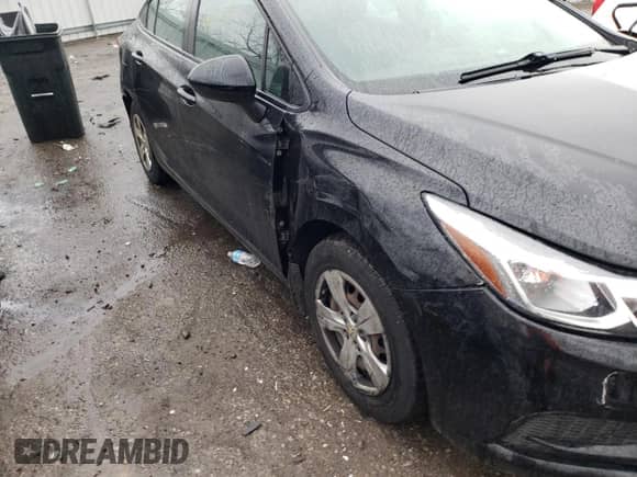 ✅ 2018 Chevrolet Cruze LS • VIN: 1G1BC5SM1J7185867 • Lot: 66072181. Wystawiony na Copart z przebiegiem 71 142 mil mil. Skorzystaj z bezpłatnego archiwum sprzedaży aukcyjnych z USA i zobacz szczegółowy raport historii pojazdu na DreamBid. Zdjęcie 9.