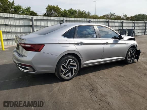 ✅ 2022 Volkswagen Jetta SEL • VIN: 3VWGM7BU1NM002756 • Лот: 50616375. Опубликован ранее на Copart с пробегом 31 705 миль. Бесплатный доступ к архиву аукционных продаж из США и подробный отчёт об истории автомобиля на DreamBid. Изображение 3.