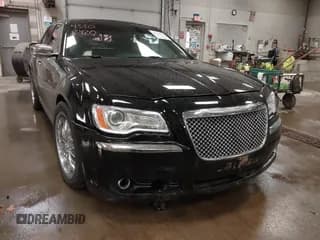 ✅ 2012 Chrysler 300 C • VIN: 2C3CCAKT8CH147530 • Lot: 43308420. Wystawiony na IAAI z przebiegiem 138 722 mil. Bezpłatny archiwum sprzedaży aukcyjnych z USA i szczegółowy raport historii pojazdu na DreamBid. Zdjęcie 6.