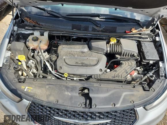 ✅ 2022 Chrysler Pacifica Limited • VIN: 2C4RC1GGXNR175828 • Lot: 85741955. Listed on Copart with 71,706 mi. Free auction sales archive from the USA and detailed vehicle history report at DreamBid. Image 12.