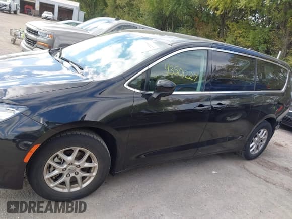 ✅ 2023 Chrysler Voyager LX • VIN: 2C4RC1CG4PR525303 • Lot: 43501227. Wystawiony na IAAI z przebiegiem 65 829 mil. Bezpłatny archiwum sprzedaży aukcyjnych z USA i szczegółowy raport historii pojazdu na DreamBid. Zdjęcie 14.