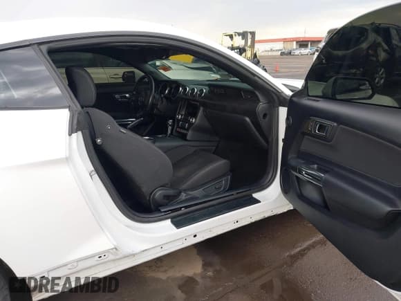 ✅ 2020 Ford Mustang GT • VIN: 1FA6P8CF8L5173461 • Lot: 43496554. Listed on IAAI with 33,679 mi. Free auction sales archive from the USA and detailed vehicle history report at DreamBid. Image 5.