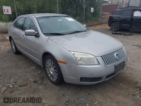 ✅ 2008 Mercury Milan • VIN: 3MEHM07ZX8R600305 • Lot: 42561117. Listed on IAAI with 120,094 mi. Free auction sales archive from the USA and detailed vehicle history report at DreamBid. Image 1.