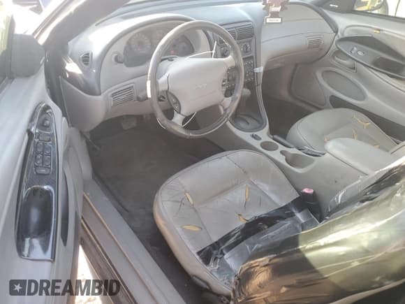 ✅ 2001 Ford Mustang Deluxe • VIN: 1FAFP44431F130921 • Lot: 91164215. Listed on Copart with 105,073 mi. Free auction sales archive from the USA and detailed vehicle history report at DreamBid. Image 8.