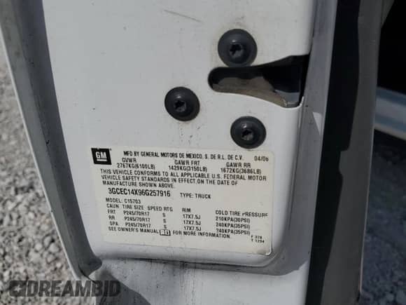 2006 Chevrolet Silverado 1500 Work Truck z VIN 3GCEC14X96G257916, wystawiony jako Copart lot #62822085 z przebiegiem 225 766 mil mil oraz Szkoda całkowita • Salvage title. Historia ofert i sprzedaży dostępna na DreamBid. Obrazek 12.