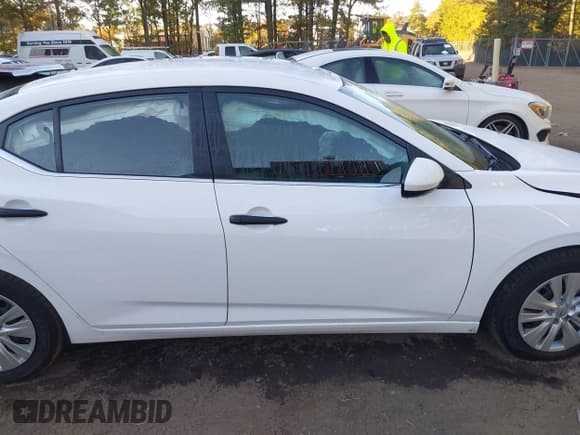 ✅ 2024 Nissan Sentra S • VIN: 3N1AB8BV5RY220309 • Lot: 43511665. Wystawiony na IAAI z przebiegiem 81 813 mil. Bezpłatny archiwum sprzedaży aukcyjnych z USA i szczegółowy raport historii pojazdu na DreamBid. Zdjęcie 13.
