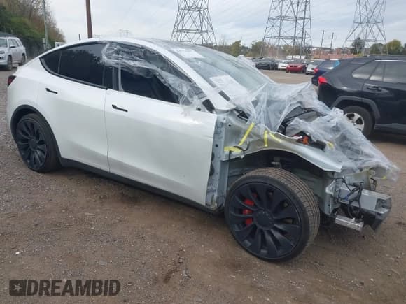 ✅ 2022 Tesla Model Y Long Range • VIN: 7SAYGAEEXNF515060 • Lot: 43556257. Wystawiony na IAAI z przebiegiem 91 271 mil. Bezpłatny archiwum sprzedaży aukcyjnych z USA i szczegółowy raport historii pojazdu na DreamBid. Zdjęcie 1.