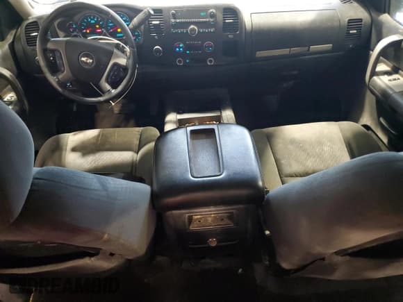 ✅ 2007 Chevrolet Silverado 2500HD 2LT • VIN: 1GCHK29697E535969 • Lot: 70723923. Wystawiony na Copart z przebiegiem 141 449 mil. Bezpłatny archiwum sprzedaży aukcyjnych z USA i szczegółowy raport historii pojazdu na DreamBid. Zdjęcie 8.