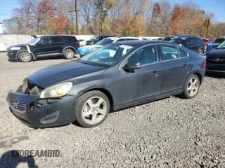 ✅ 2012 Volvo S60 T5 • VIN: YV1622FS8C2136291 • Lot: 91361465. Wystawiony na Copart z przebiegiem 129 886 mil. Bezpłatny archiwum sprzedaży aukcyjnych z USA i szczegółowy raport historii pojazdu na DreamBid. Zdjęcie 1.