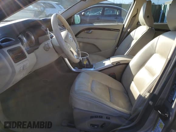 ✅ 2013 Volvo XC70 3.2L • VIN: YV4940BZXD1161573 • Lot: 43947975. Wystawiony na Copart z przebiegiem 107 816 mil. Bezpłatny archiwum sprzedaży aukcyjnych z USA i szczegółowy raport historii pojazdu na DreamBid. Zdjęcie 7.