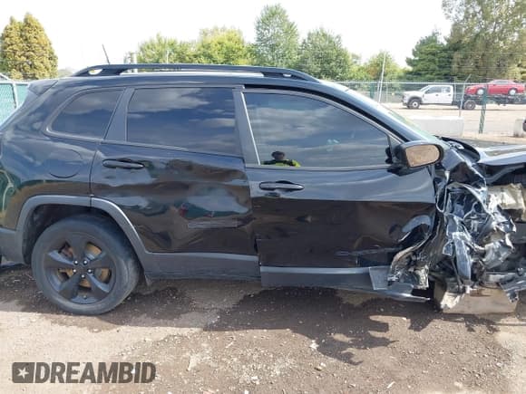 ✅ 2019 Jeep Cherokee Latitude Plus • VIN: 1C4PJLLX6KD326290 • Лот: 43195603. Опубликован ранее на IAAI с пробегом 109 670 миль. Бесплатный доступ к архиву аукционных продаж из США и подробный отчёт об истории автомобиля на DreamBid. Изображение 13.