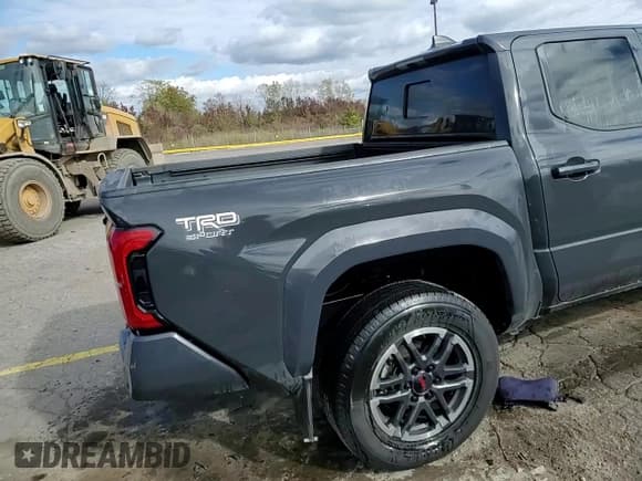 ✅ 2024 Toyota Tacoma TRD Off Road • VIN: 3TMLB5JN7RM004796 • Lot: 86533545. Wystawiony na Copart z przebiegiem 18 152 mil. Bezpłatny archiwum sprzedaży aukcyjnych z USA i szczegółowy raport historii pojazdu na DreamBid. Zdjęcie 13.