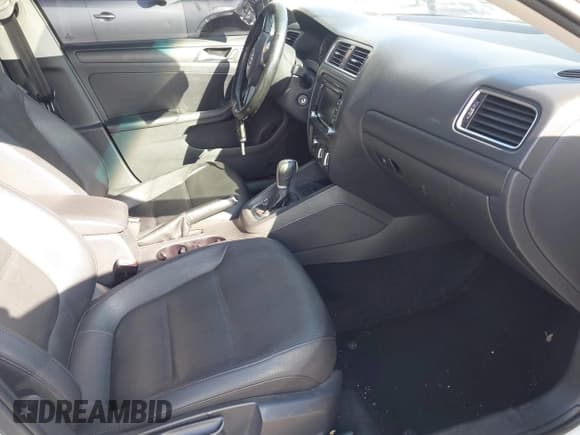 ✅ 2012 Volkswagen Jetta SE • VIN: 3VWDP7AJ4CM398163 • Lot: 43761959. Wystawiony na IAAI z przebiegiem 127 951 mil. Bezpłatny archiwum sprzedaży aukcyjnych z USA i szczegółowy raport historii pojazdu na DreamBid. Zdjęcie 5.