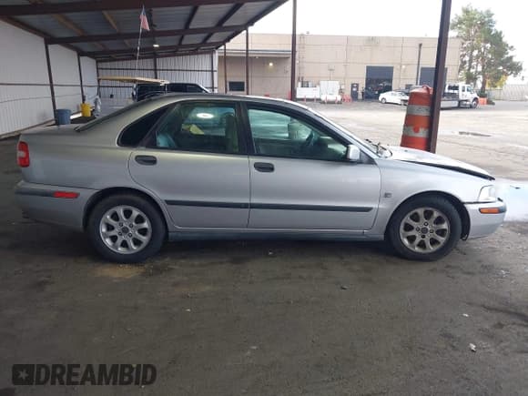 ✅ 2002 Volvo S40 • VIN: YV1VS29542F859841 • Lot: 43675774. Listed on IAAI with 133,680 mi. Free auction sales archive from the USA and detailed vehicle history report at DreamBid. Image 13.