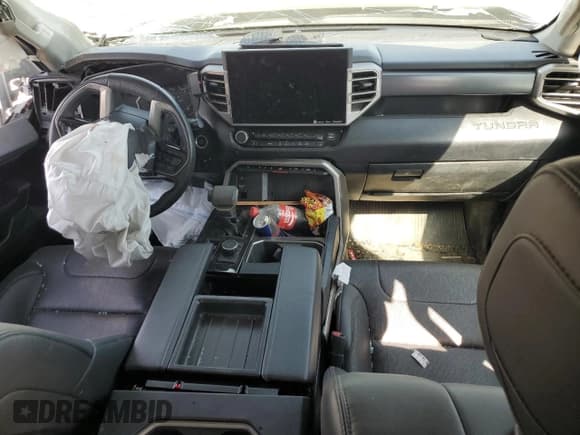 ✅ 2023 Toyota Tundra SR5 • VIN: 5TFLA5EC1PX011276 • Lot: 59616025. Wystawiony na Copart z przebiegiem Nie podano. Bezpłatny archiwum sprzedaży aukcyjnych z USA i szczegółowy raport historii pojazdu na DreamBid. Zdjęcie 8.