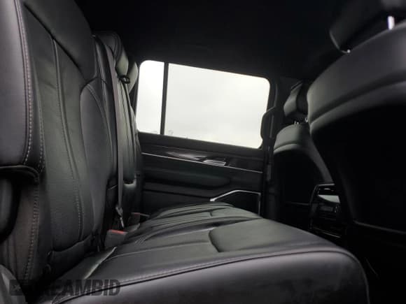 ✅ 2022 Jeep Wagoneer Series III • VIN: 1C4SJVDTXNS211502 • Лот: 92860225. Опубликован ранее на Copart с пробегом Не указан. Бесплатный доступ к архиву аукционных продаж из США и подробный отчёт об истории автомобиля на DreamBid. Изображение 11.