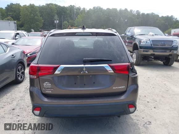 2018 Mitsubishi Outlander SE with VIN JA4AD3A38JZ018658, listed as a IAAI auction lot 43073998 with 118,207 mi miles and . Bid and sale history available at DreamBid. Image 16.