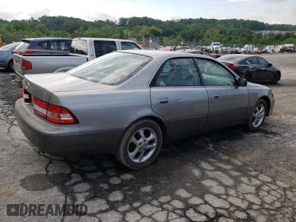 ✅ 2000 Lexus ES 300 • VIN: JT8BF28G8Y0287764 • Lot: 58699365. Listed on Copart with 216,164 mi. Free auction sales archive from the USA and detailed vehicle history report at DreamBid. Image 3.