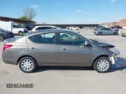✅ 2013 Nissan Versa S • VIN: 3N1CN7AP8DL887393 • Lot: 43702821. Wystawiony na IAAI z przebiegiem 59 549 mil. Bezpłatny archiwum sprzedaży aukcyjnych z USA i szczegółowy raport historii pojazdu na DreamBid. Zdjęcie 13.