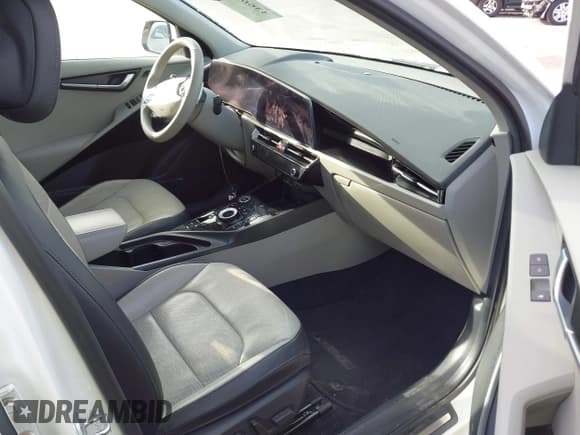 ✅ 2023 Kia Niro Wave • VIN: KNDCT3L18P5019998 • Lot: 43665874. Wystawiony na IAAI z przebiegiem 91 793 mil. Bezpłatny archiwum sprzedaży aukcyjnych z USA i szczegółowy raport historii pojazdu na DreamBid. Zdjęcie 5.