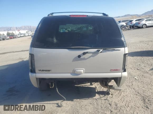 ✅ 2004 GMC Yukon Denali • VIN: 1GKEK63U34J142090 • Lot: 81115705. Wystawiony na Copart z przebiegiem Nie podano. Bezpłatny archiwum sprzedaży aukcyjnych z USA i szczegółowy raport historii pojazdu na DreamBid. Zdjęcie 6.