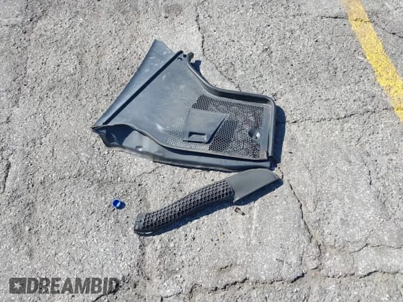 ✅ 2017 Mercedes-Benz C 300 • VIN: WDDWJ4JB2HF482354 • Lot: 43493997. Wystawiony na IAAI z przebiegiem 66 601 mil. Bezpłatny archiwum sprzedaży aukcyjnych z USA i szczegółowy raport historii pojazdu na DreamBid. Zdjęcie 12.