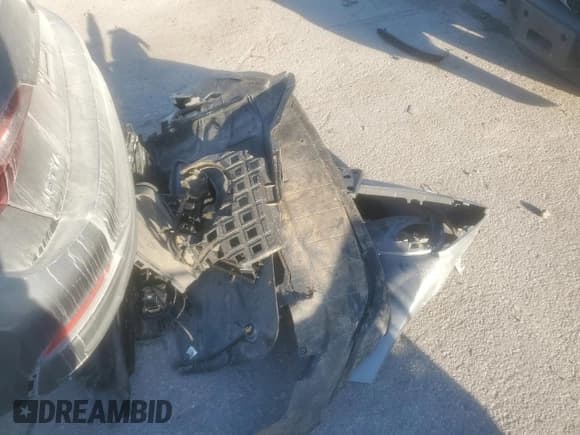 ✅ 2024 Volkswagen Jetta S • VIN: 3VW5M7BU5RM091194 • Lot: 92267245. Wystawiony na Copart z przebiegiem Nie podano. Bezpłatny archiwum sprzedaży aukcyjnych z USA i szczegółowy raport historii pojazdu na DreamBid. Zdjęcie 12.