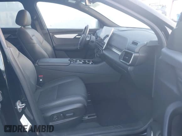 ✅ 2023 VinFast VF 8 Plus • VIN: RLLV1AFA8PH000774 • Lot: 41682238. Listed on IAAI with 3,013 mi. Free auction sales archive from the USA and detailed vehicle history report at DreamBid. Image 5.