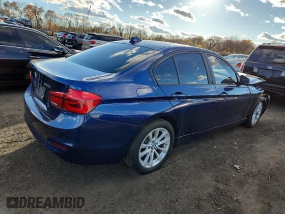 ✅ 2018 BMW 3 Series 320i xDrive • VIN: WBA8E5G5XJNU47973 • Лот: 91187545. Опубликован ранее на Copart с пробегом Не указан. Бесплатный доступ к архиву аукционных продаж из США и подробный отчёт об истории автомобиля на DreamBid. Изображение 3.