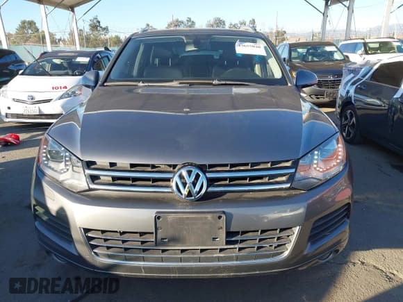 ✅ 2014 Volkswagen Touareg Sport • VIN: WVGEF9BPXED000845 • Lot: 43655040. Listed on IAAI with 107,278 mi. Free auction sales archive from the USA and detailed vehicle history report at DreamBid. Image 13.