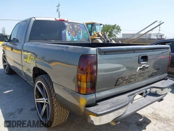 ✅ 2001 Chevrolet Silverado 1500 LT • VIN: 1GCEC19TX1Z142546 • Lot: 42408473. Wystawiony na IAAI z przebiegiem Nie podano mil. Skorzystaj z bezpłatnego archiwum sprzedaży aukcyjnych z USA i zobacz szczegółowy raport historii pojazdu na DreamBid. Zdjęcie 3.