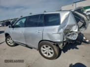 ✅ 2013 Toyota Highlander Plus • VIN: 5TDZK3EH8DS089823 • Лот: 80726335. Опубликован ранее на Copart с пробегом Не указан. Бесплатный доступ к архиву аукционных продаж из США и подробный отчёт об истории автомобиля на DreamBid. Изображение 2.