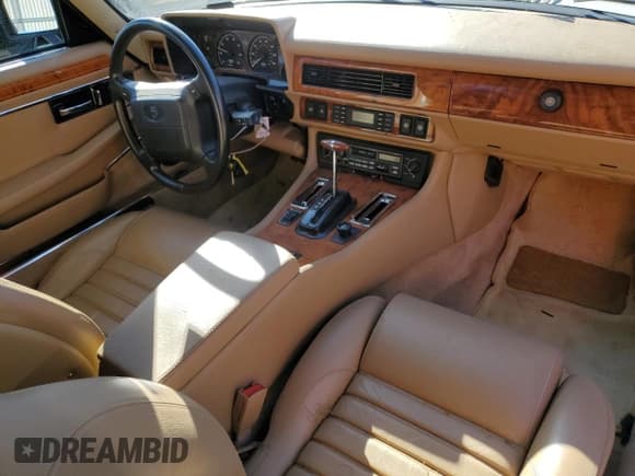 ✅ 1992 Jaguar XJS • VIN: SAJNW4841NC185735 • Лот: 81321374. Опубликован ранее на Copart с пробегом 13 920 миль. Бесплатный доступ к архиву аукционных продаж из США и подробный отчёт об истории автомобиля на DreamBid. Изображение 8.