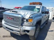✅ 2019 GMC Sierra 2500HD Denali • VIN: 1GT12SEY2KF270968 • Lot: 43227731. Wystawiony na IAAI z przebiegiem 127 482 mil. Bezpłatny archiwum sprzedaży aukcyjnych z USA i szczegółowy raport historii pojazdu na DreamBid. Zdjęcie 17.