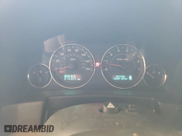 ✅ 2006 Jeep Commander Limited • VIN: 1J8HG58N86C303152 • Lot: 80572665. Wystawiony na Copart z przebiegiem 215 357 mil. Bezpłatny archiwum sprzedaży aukcyjnych z USA i szczegółowy raport historii pojazdu na DreamBid. Zdjęcie 9.