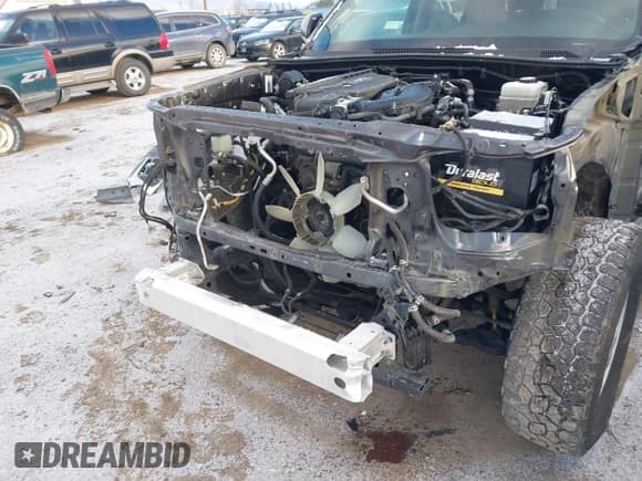 ✅ 2015 Toyota Tacoma • VIN: 3TMLU4EN8FM177785 • Lot: 41082160. Listed on IAAI with 156,761 mi. Free auction sales archive from the USA and detailed vehicle history report at DreamBid. Image 6.