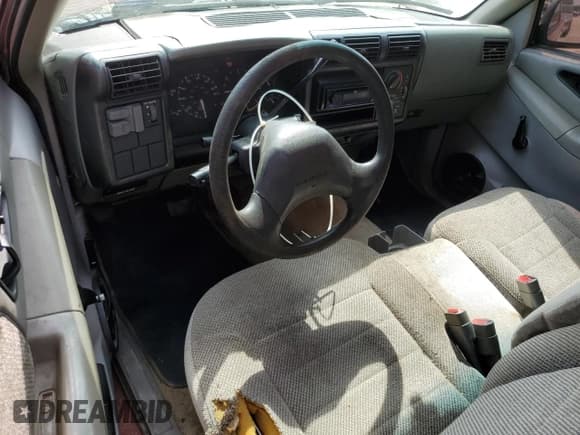 ✅ 1994 Chevrolet S-10 • VIN: 1GCCS14Z0R8185221 • Лот: 53832755. Опубликован ранее на Copart с пробегом 222 200 миль. Бесплатный доступ к архиву аукционных продаж из США и подробный отчёт об истории автомобиля на DreamBid. Изображение 8.