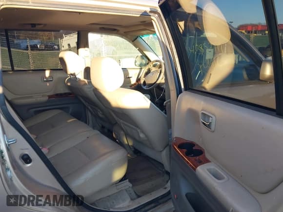 ✅ 2004 Toyota Highlander • VIN: JTEEP21A040052072 • Lot: 43853717. Wystawiony na IAAI z przebiegiem 201 784 mil. Bezpłatny archiwum sprzedaży aukcyjnych z USA i szczegółowy raport historii pojazdu na DreamBid. Zdjęcie 8.