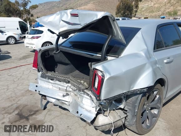 ✅ 2021 Chrysler 300 S • VIN: 2C3CCABG1MH523618 • Lot: 42144483. Listed on IAAI with 97,366 mi. Free auction sales archive from the USA and detailed vehicle history report at DreamBid. Image 18.