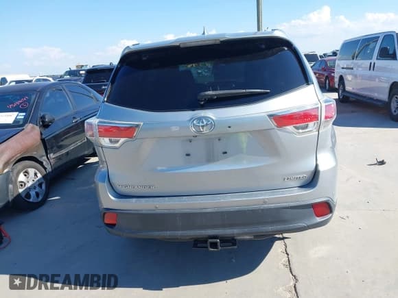 ✅ 2014 Toyota Highlander Limited • VIN: 5TDYKRFH5ES017105 • Lot: 43133934. Listed on IAAI with 170,155 mi. Free auction sales archive from the USA and detailed vehicle history report at DreamBid. Image 16.