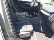 ✅ 2025 Volvo XC40 Plus Dark Theme • VIN: YV4L12UC1S2453686 • Лот: 42406011. Опубликован ранее на IAAI с пробегом 2 945 миль. Бесплатный доступ к архиву аукционных продаж из США и подробный отчёт об истории автомобиля на DreamBid. Изображение 5.