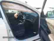 2014 Chevrolet Cruze 1LT z VIN 1G1PC5SB3E7259459, wystawiony jako IAAI lot #43609884 z przebiegiem 59 650 mil mil oraz . Historia ofert i sprzedaży dostępna na DreamBid. Obrazek 5.