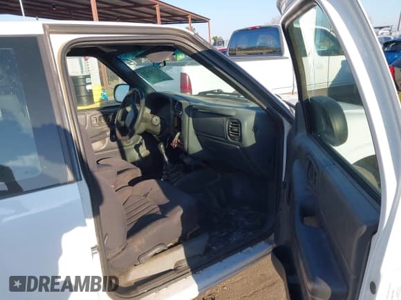 ✅ 2003 Chevrolet S-10 LS • VIN: 1GCCS19H938169557 • Лот: 41286430. Опубликован ранее на IAAI с пробегом 210 048 миль. Бесплатный доступ к архиву аукционных продаж из США и подробный отчёт об истории автомобиля на DreamBid. Изображение 5.