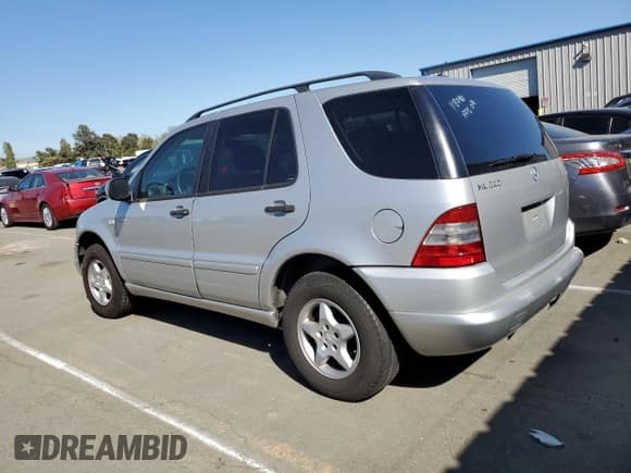 ✅ 2001 Mercedes-Benz M 320/430/500 • VIN: 4JGAB54E21A280979 • Lot: 53113794. Wystawiony na Copart z przebiegiem Nie podano. Bezpłatny archiwum sprzedaży aukcyjnych z USA i szczegółowy raport historii pojazdu na DreamBid. Zdjęcie 2.