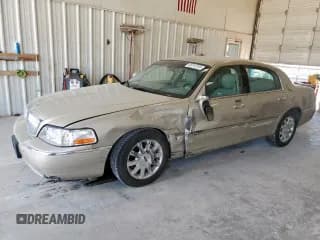 ✅ 2011 Lincoln Town Car Signature Limited • VIN: 2LNBL8CV7BX751585 • Lot: 69742255. Listed on Copart with 135,150 mi. Free auction sales archive from the USA and detailed vehicle history report at DreamBid. Image 1.